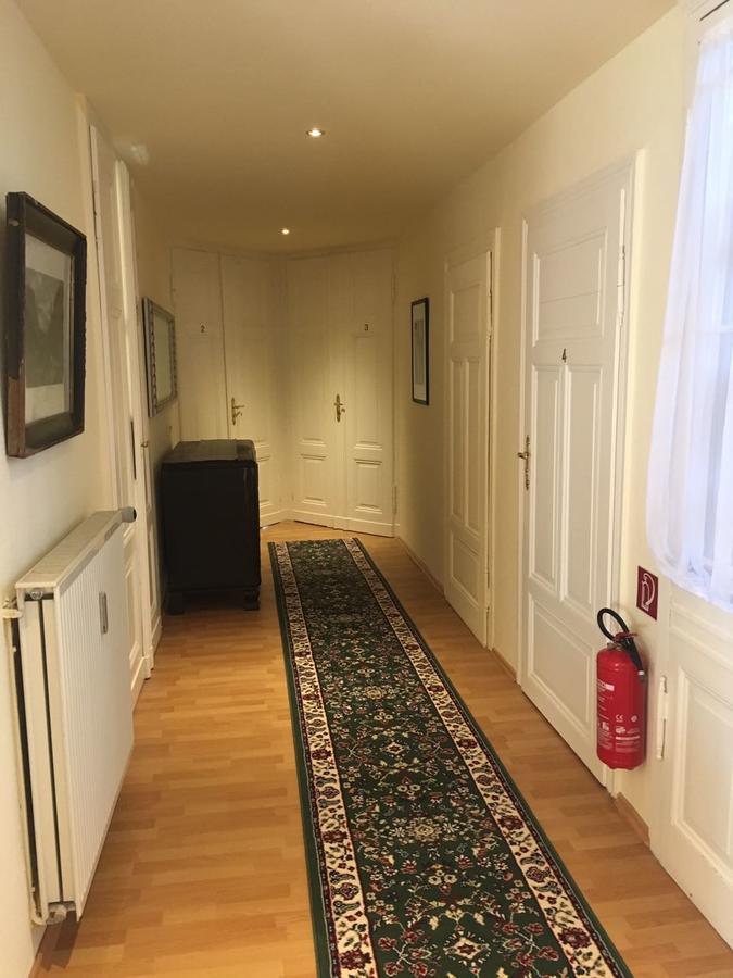 Alt Apartment *